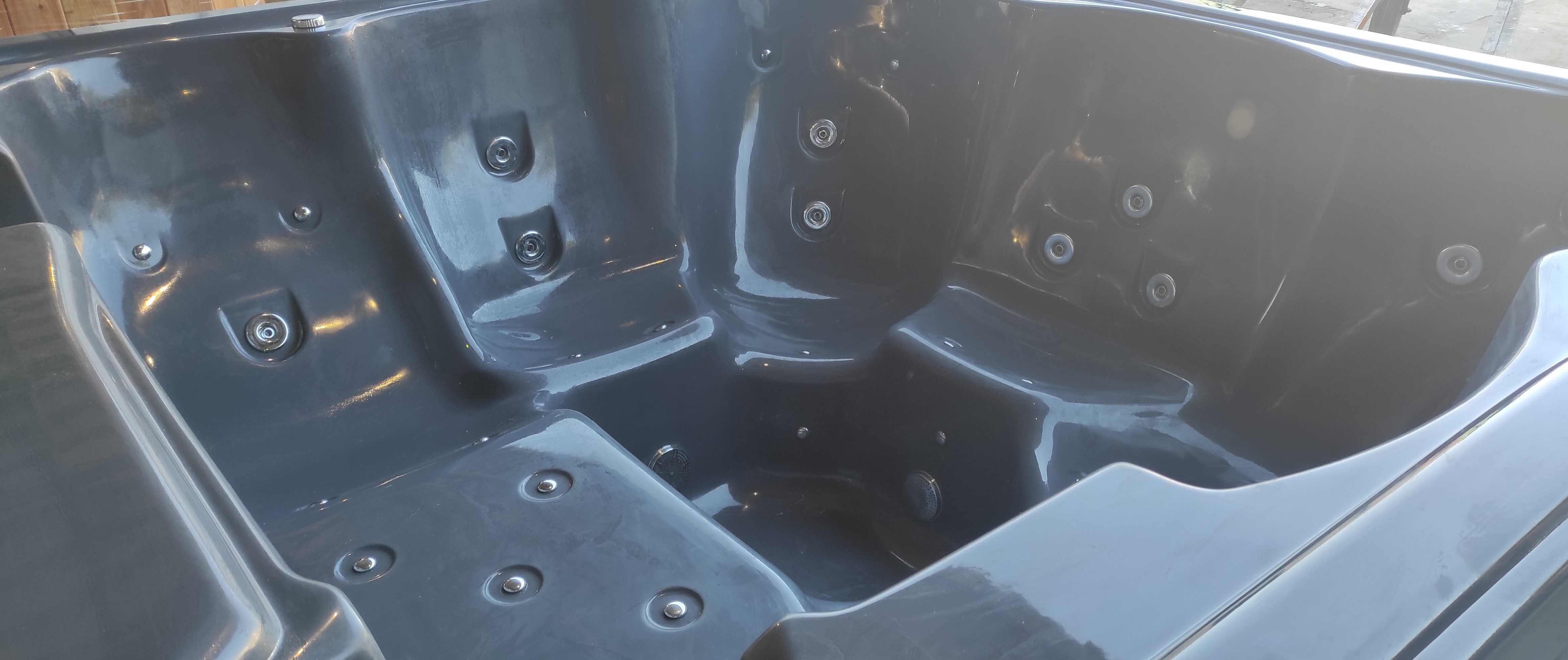 Całoroczne NOWE jacuzzi ogrodowe dla 6 osób - rozmiar 213x213x90cm