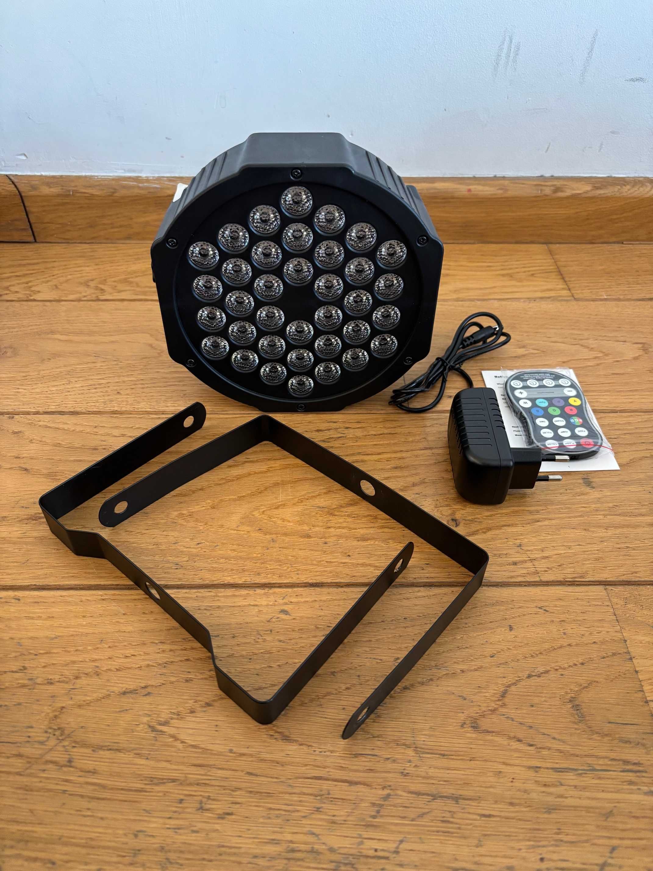 UKING ZQ-B347 LED Par z wbudowanym akumulatorem  RGB Pilot DMX 36x1w