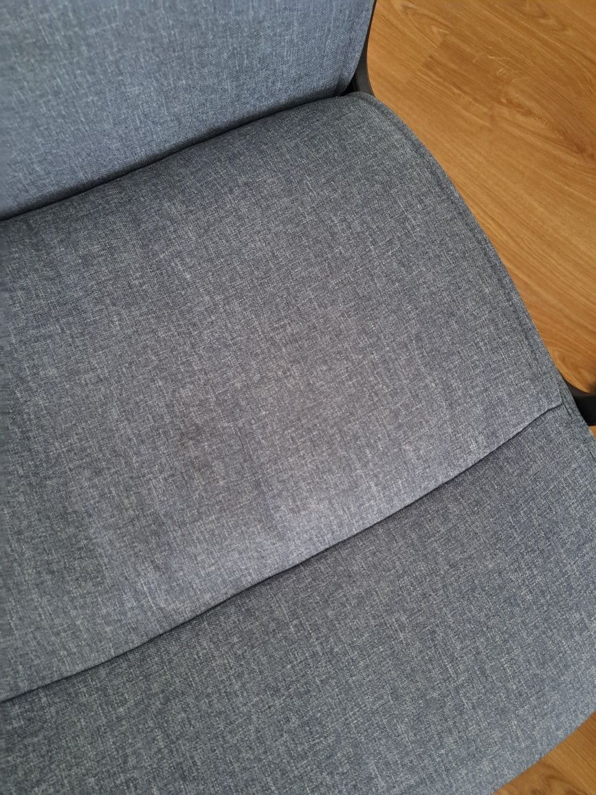 Cadeira escritório almofadada cinzenta
