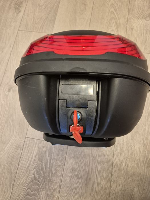 Kufer na  motocykl  skuter , stan bardzo dobry  38 litrów