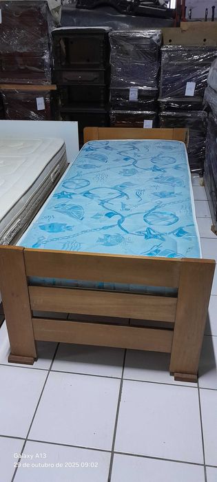 Cama de solteiro com colchão