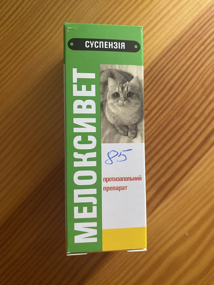 Продам поилку для собаки , расческа,лоток для кота ,игрушки,чистка зуб