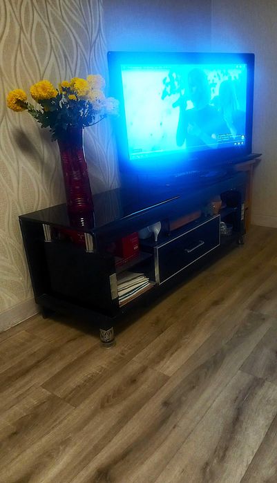 Тумбочка под телевизор пластиковое стекло, Малайзия