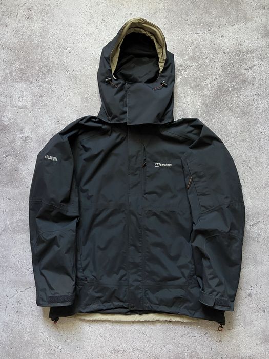 Чоловіча куртка Berghaus Aquafoil чорна мембранна з капюшонос