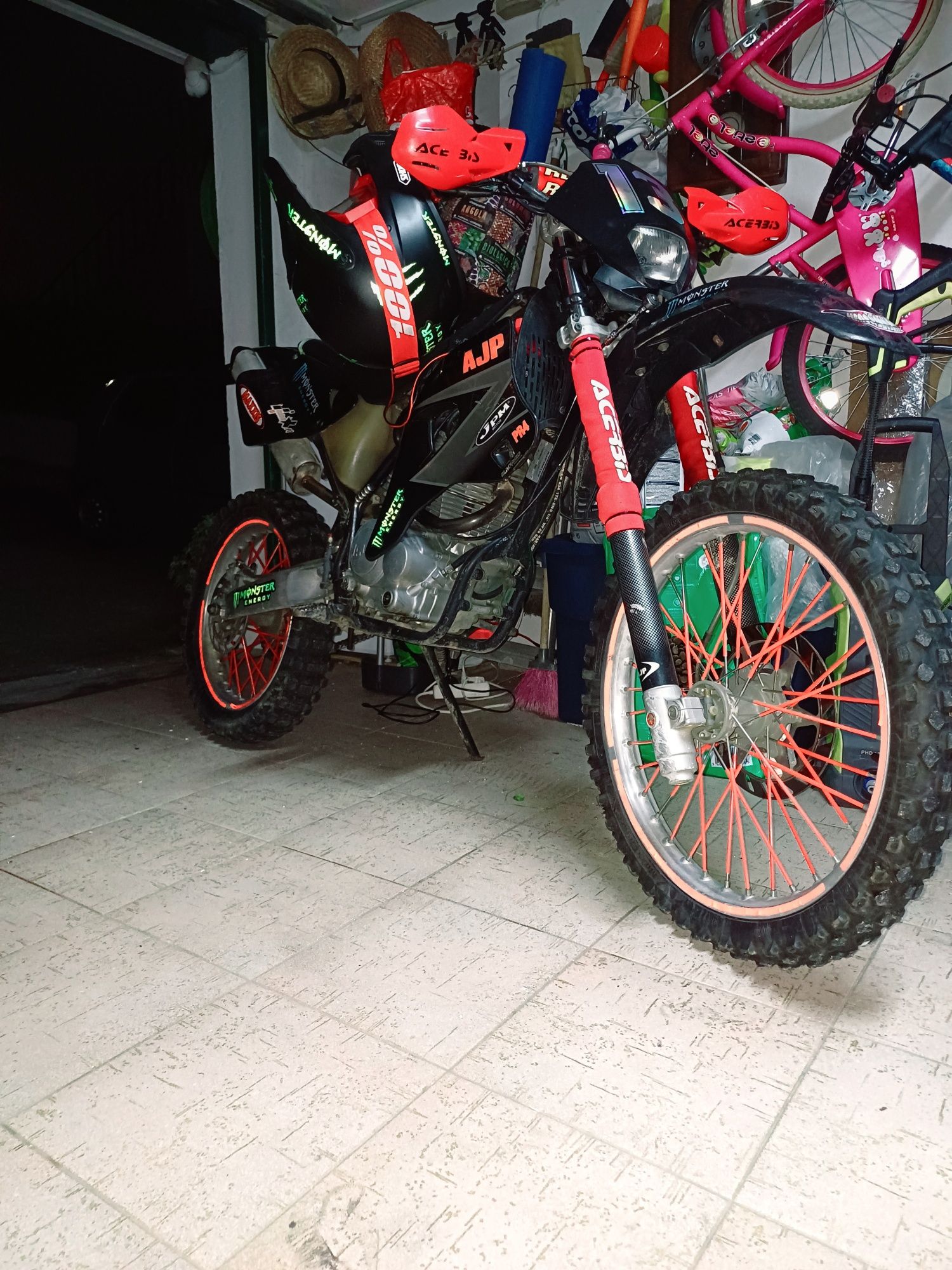 Ajp 200 impecavel