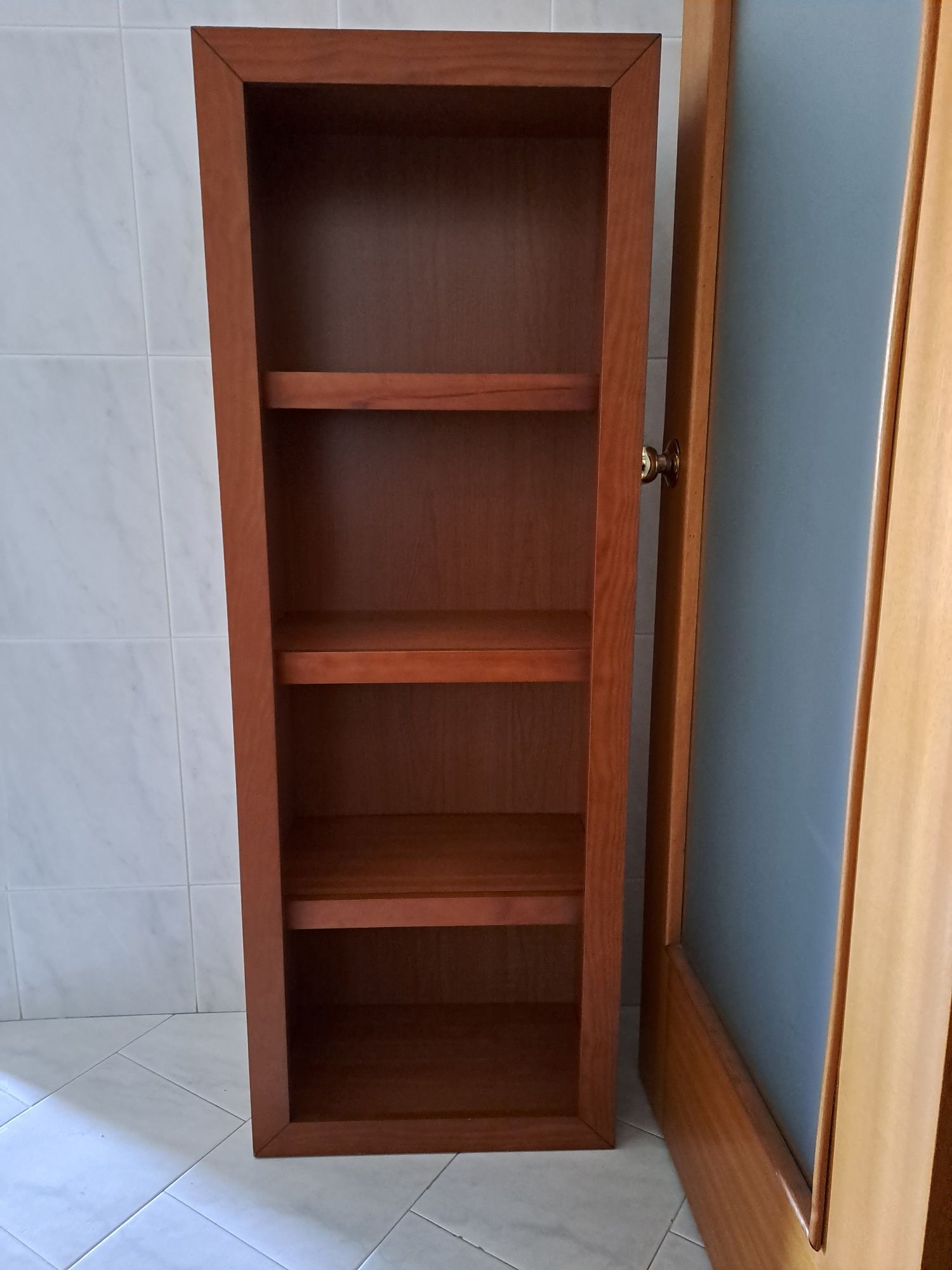 Móvel de sala em madeira cerejeira