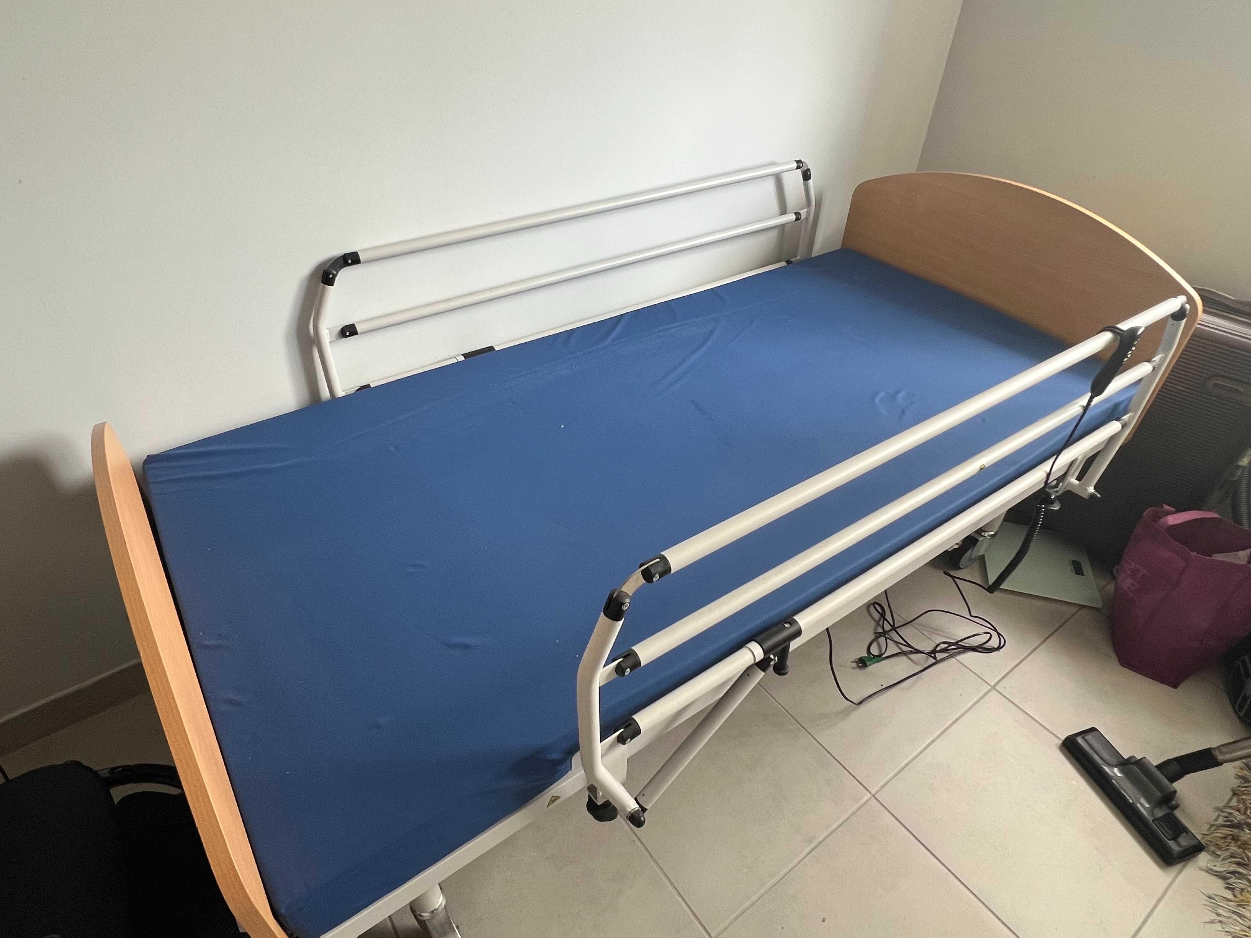 Cama Hospitalar Elétrica - Estrado Tri Partido - Colchão Anti Escaras
