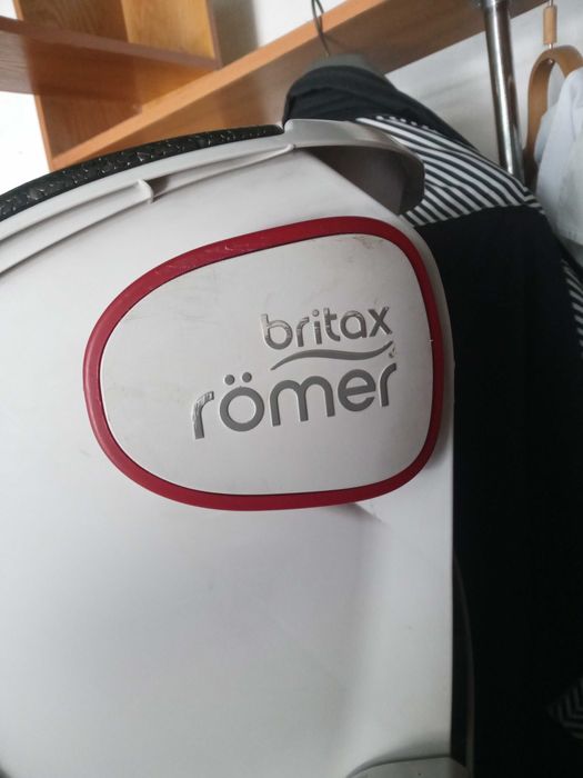 Автокрісло Rëmer до 18 кілограмів.