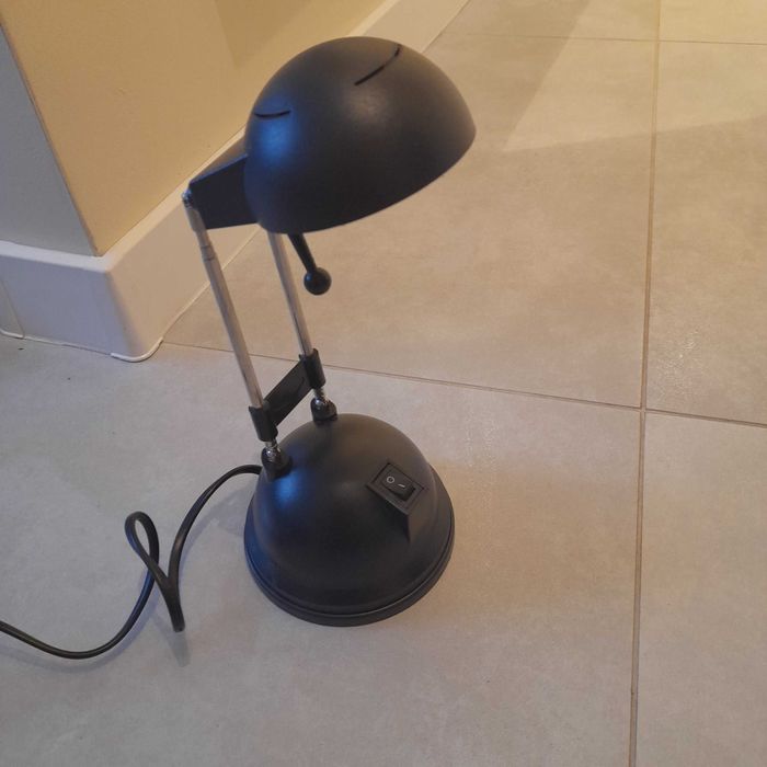 Lampka na biurko czarna