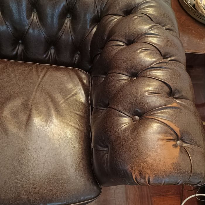 Conjunto sofás Chesterfield