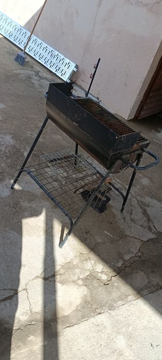 Grelhador a carvão usado