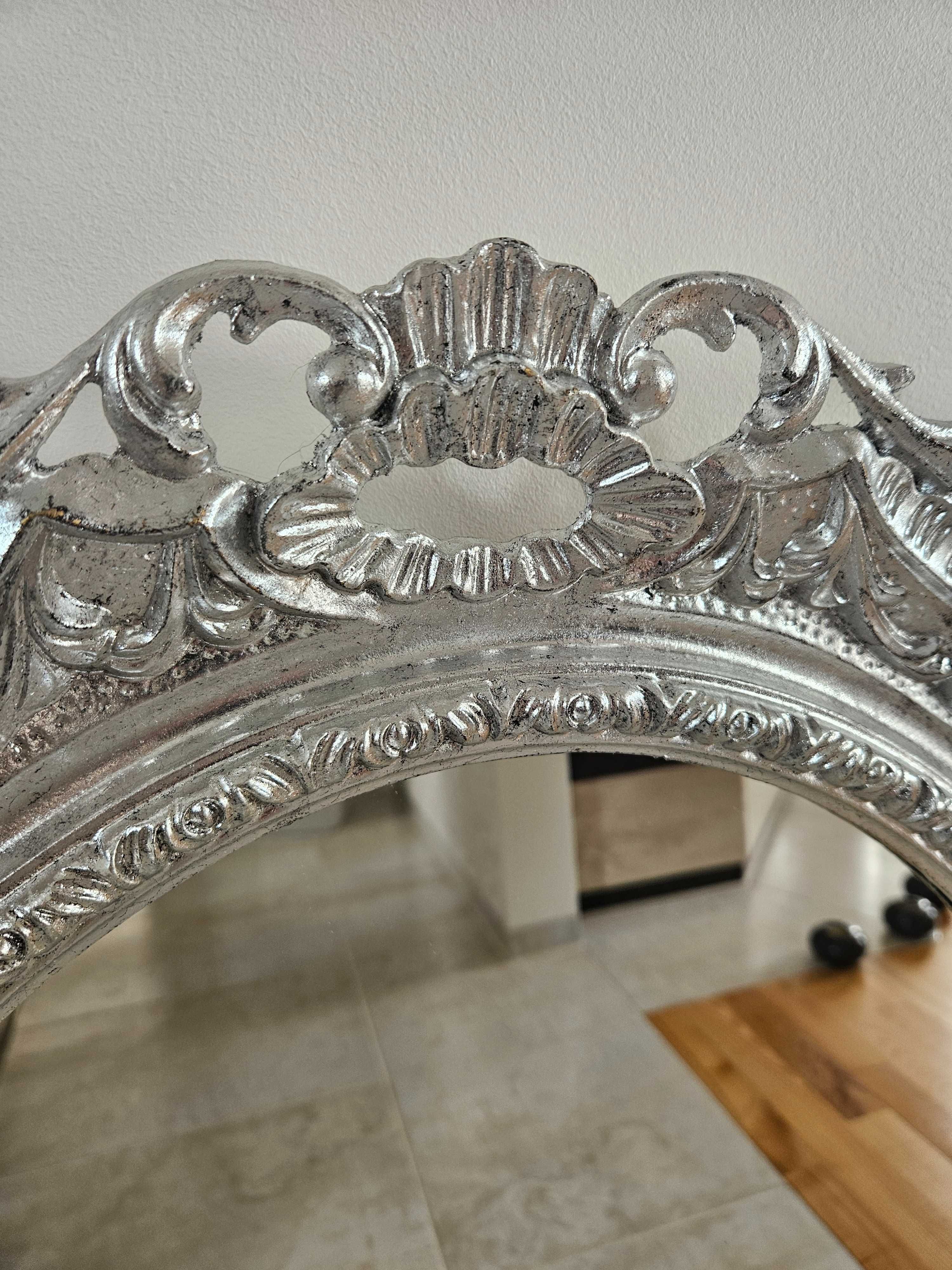 Lusto owalne w srebrnej ramie. 90×70