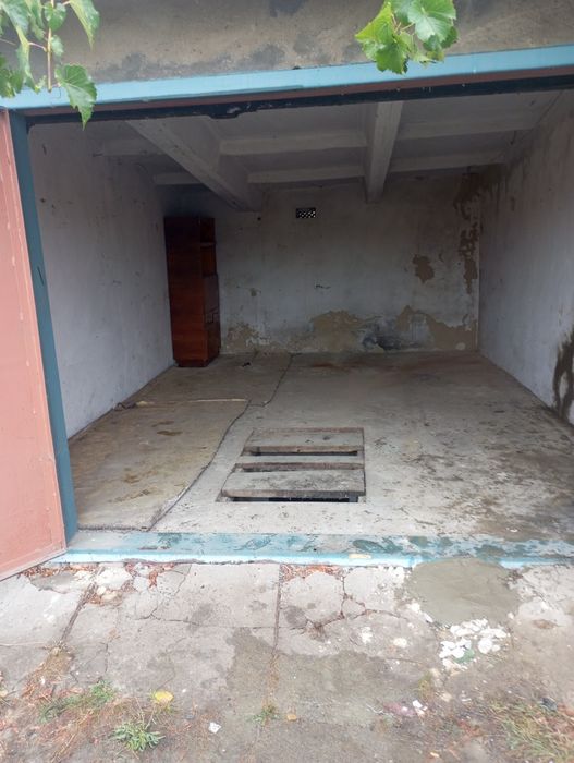 Гараж в кооп.Автомобилист возле больницы размер 6 х 4 не течет.