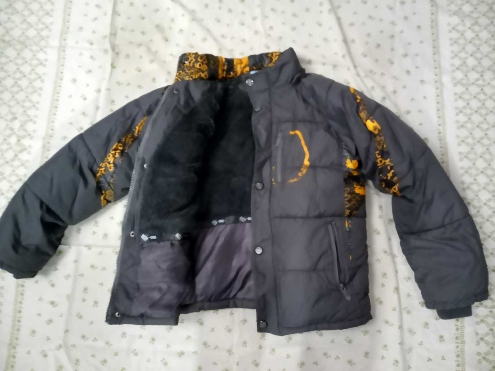 Куртка зимова на хлопчика 9-11 років.