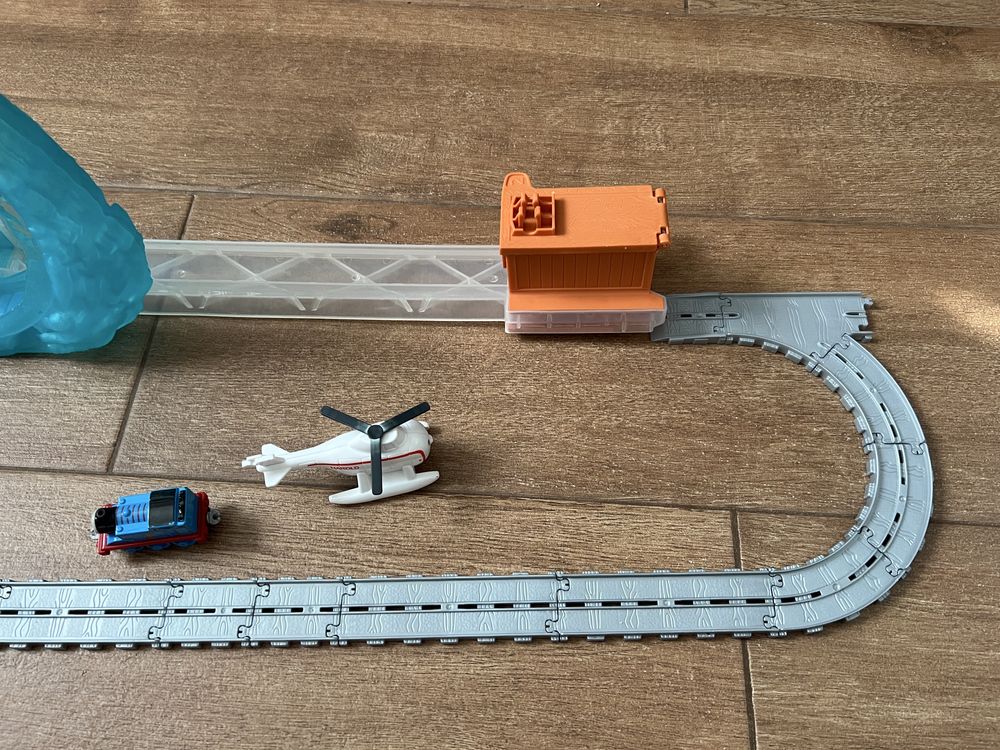 Fisher Price Tomek i Przyjaciele ucieczka przed rekinem DVT12