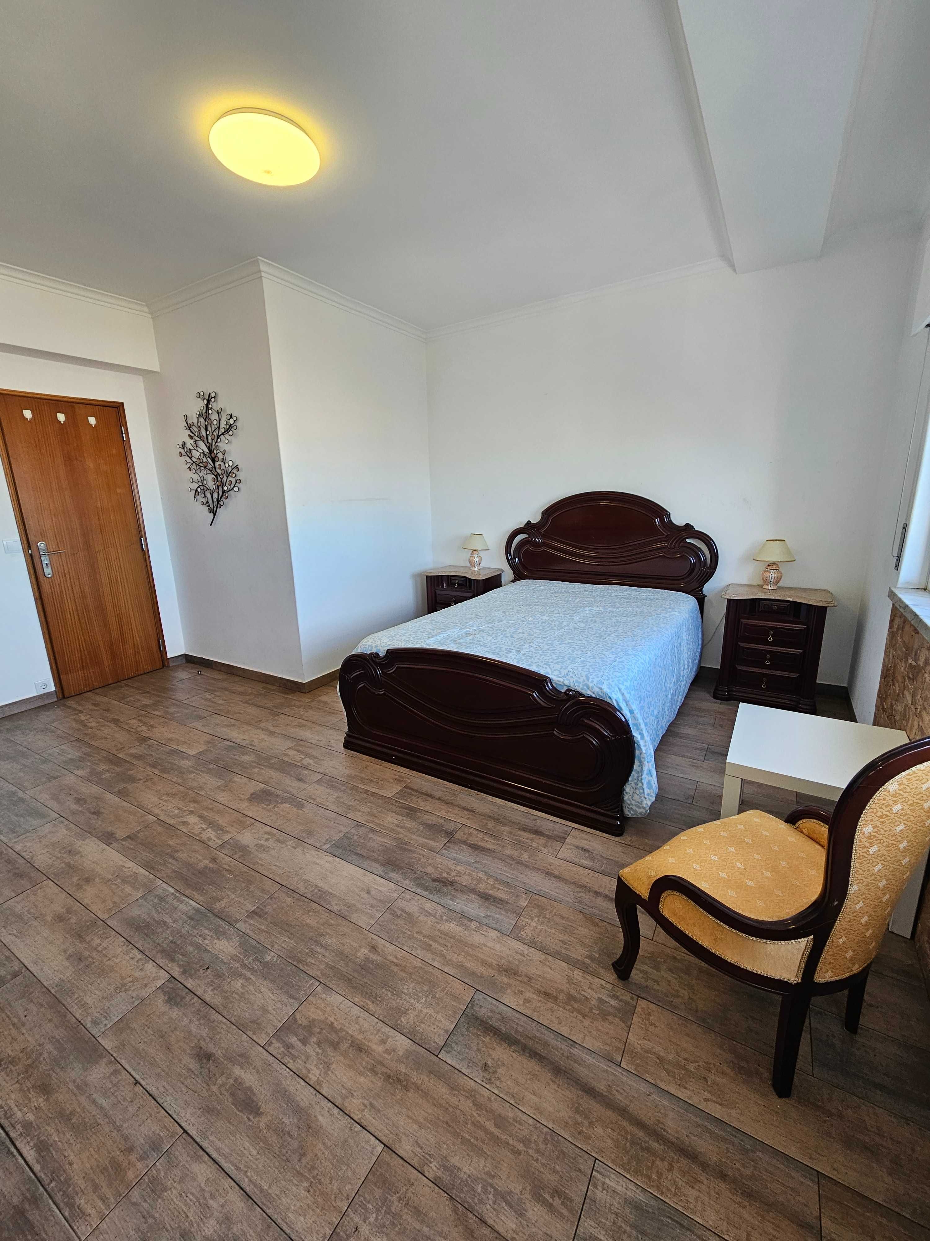Excelente quarto casal - Centro de Almada