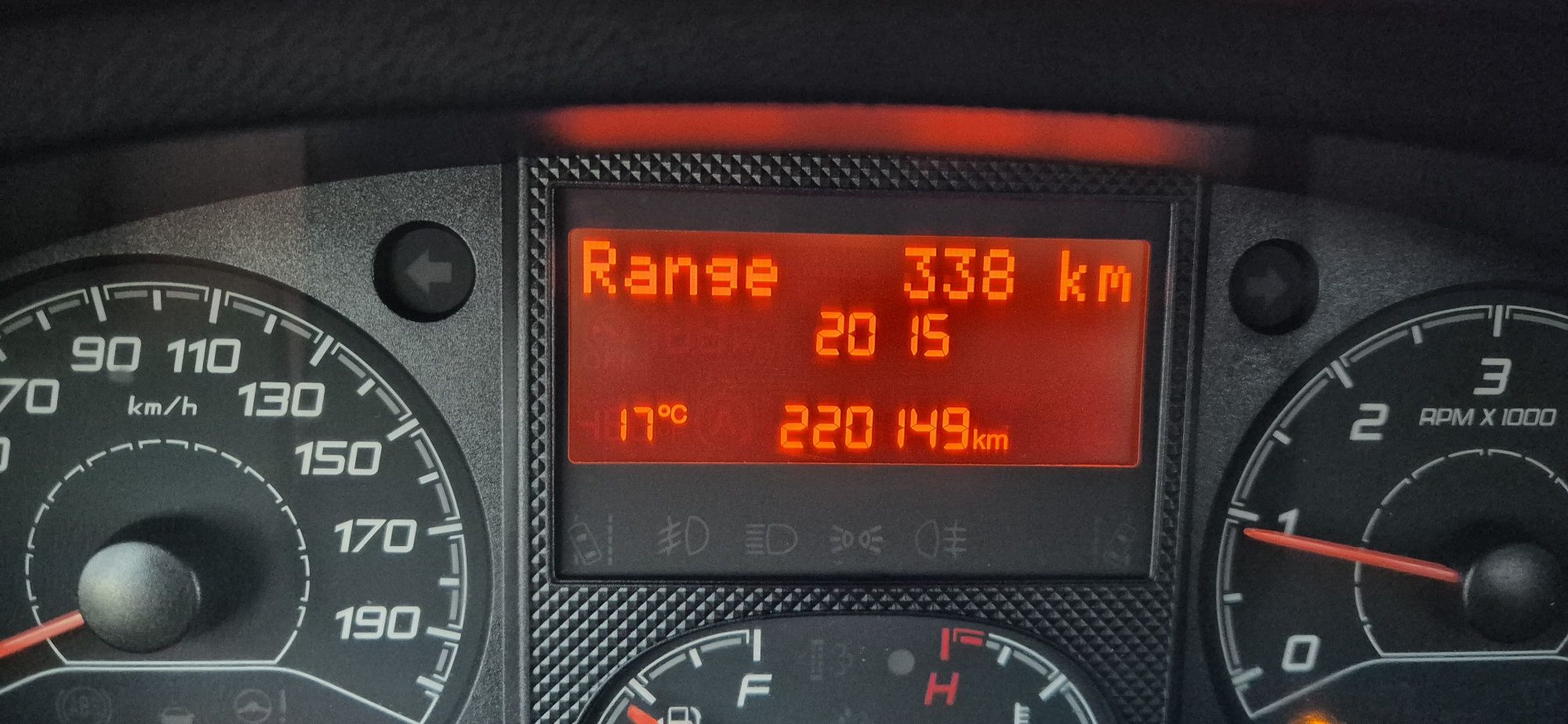 Peugeot Boxer skrzenia 3.3m, ład.1.5t.,hak2, 5t,roz.4.03m. Zarejestrow