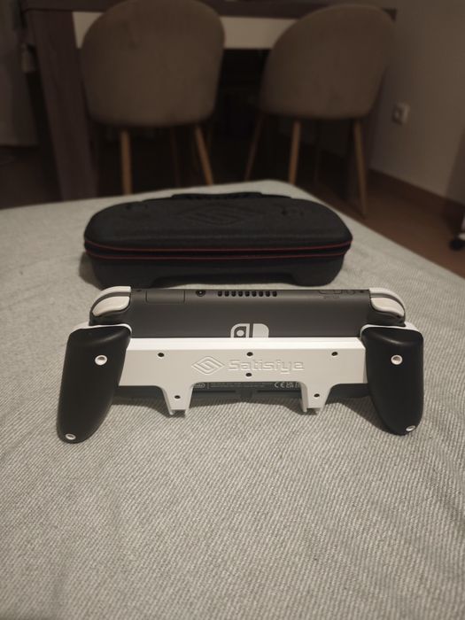 Nintendo Switch Lite + Grip e Estojo Satisfye Premium — Estado Impe