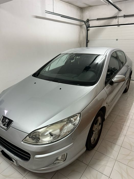 Peugeot 407 cinza claro