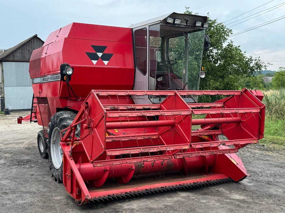 Свіжо привезений комбайн Massey Ferguson 20 48S Клас Sampo Норвегія