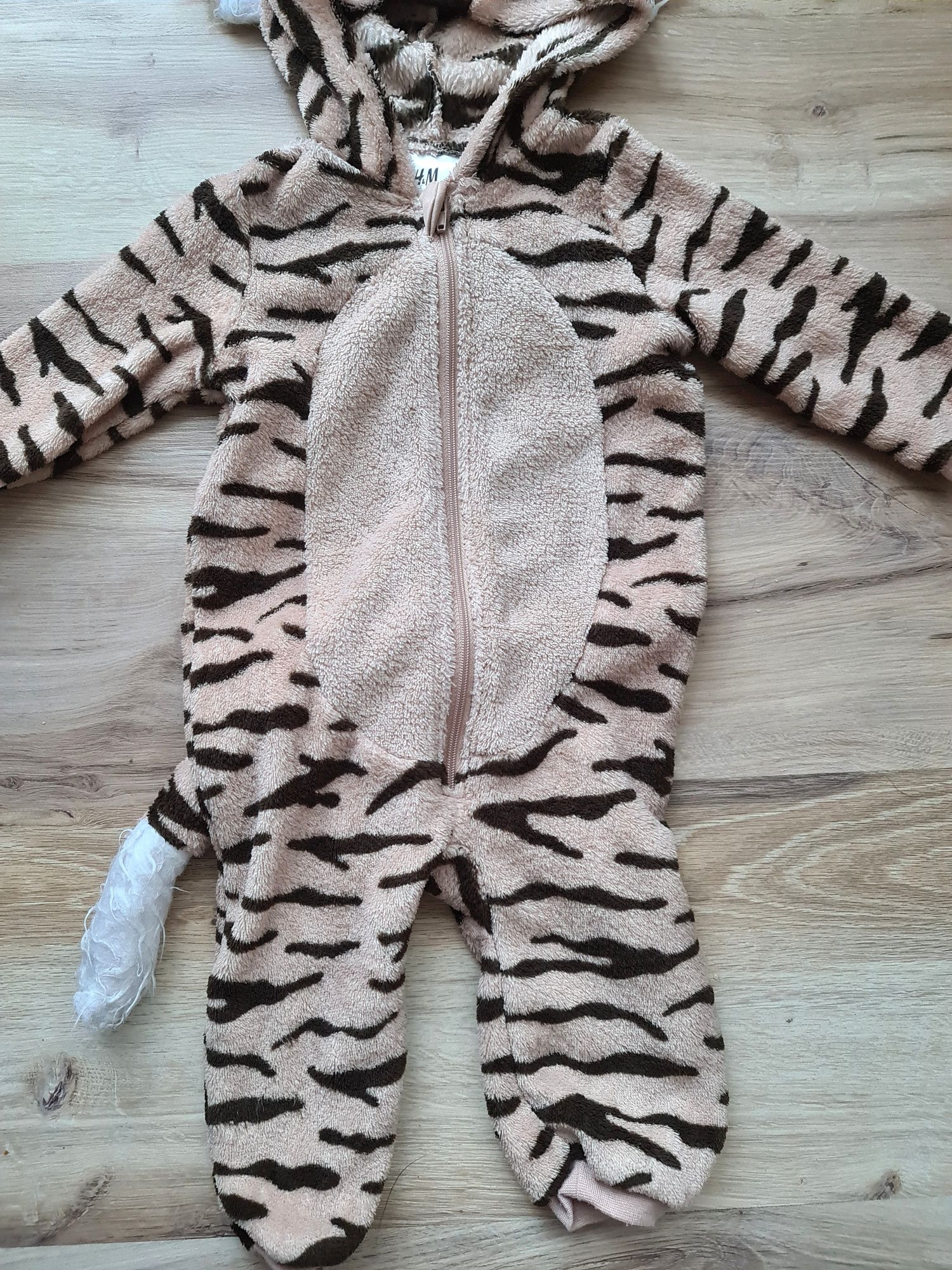 Zapinany pajacyk polarowy H&M tygrysek z ogonem rozm 68 cm