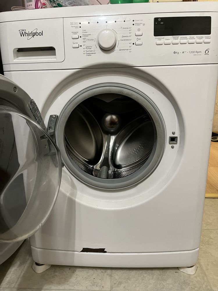 Продам стиральную машину Whirlpool требуется ремонт или на запчасти