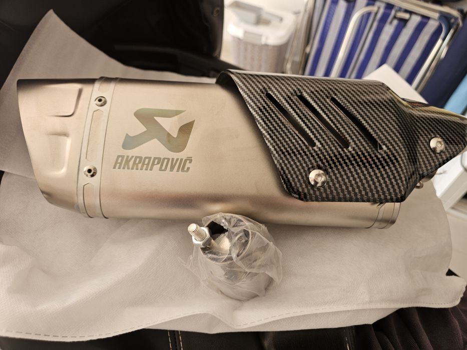 Escape Akrapovic  (Réplica)