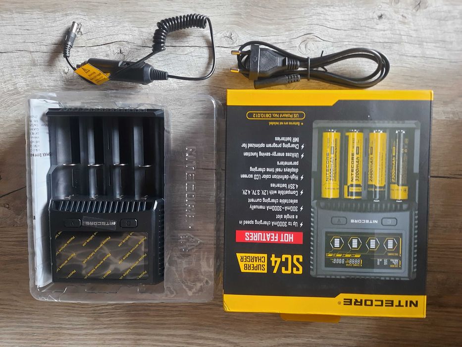 Зарядний пристрій Nitecore SC4 для акумуляторів  Ток -до 3А