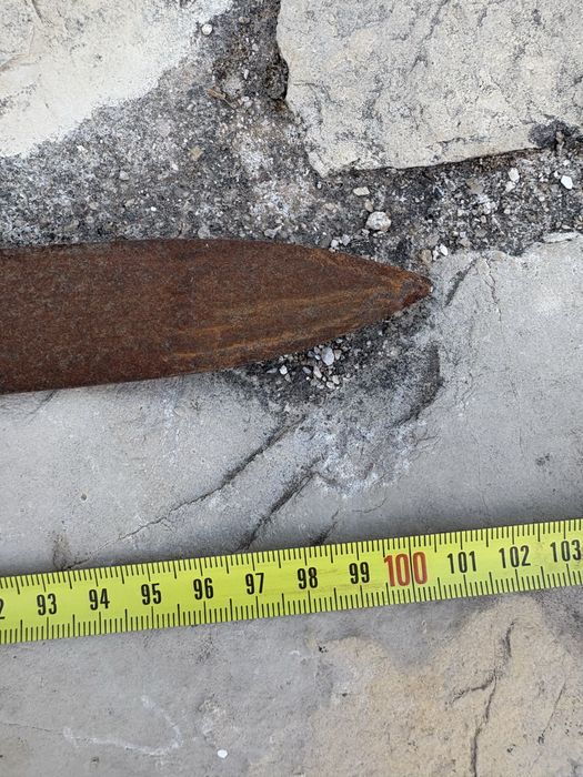 Espada (por limpar, ferrugem)