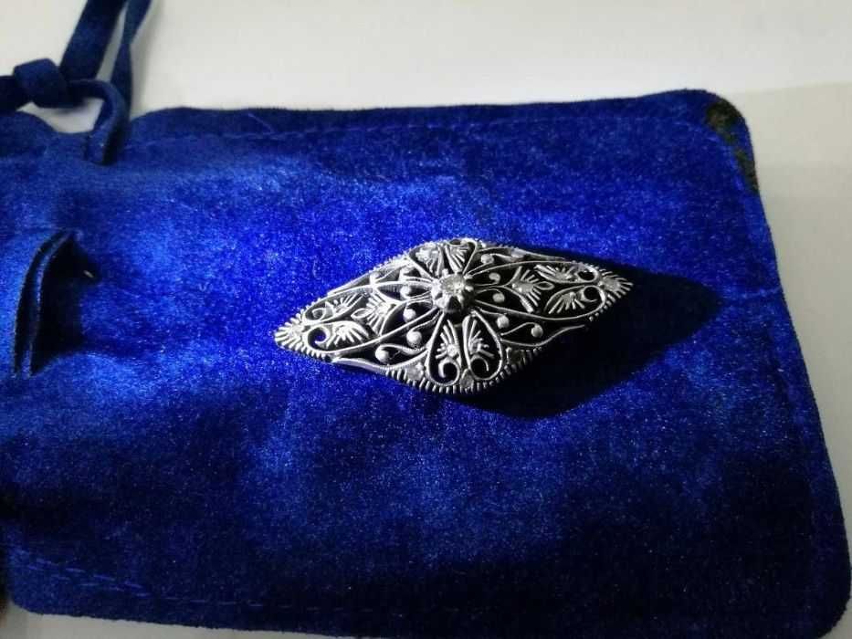 Alfinete de senhora em prata, ouro e diamantes