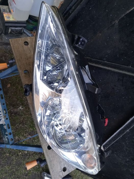 Peugeot 307 lampa przednia lewa Valeo