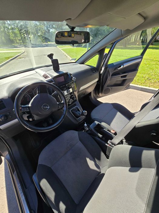 Samochód Opel Zafira 7 osobowy