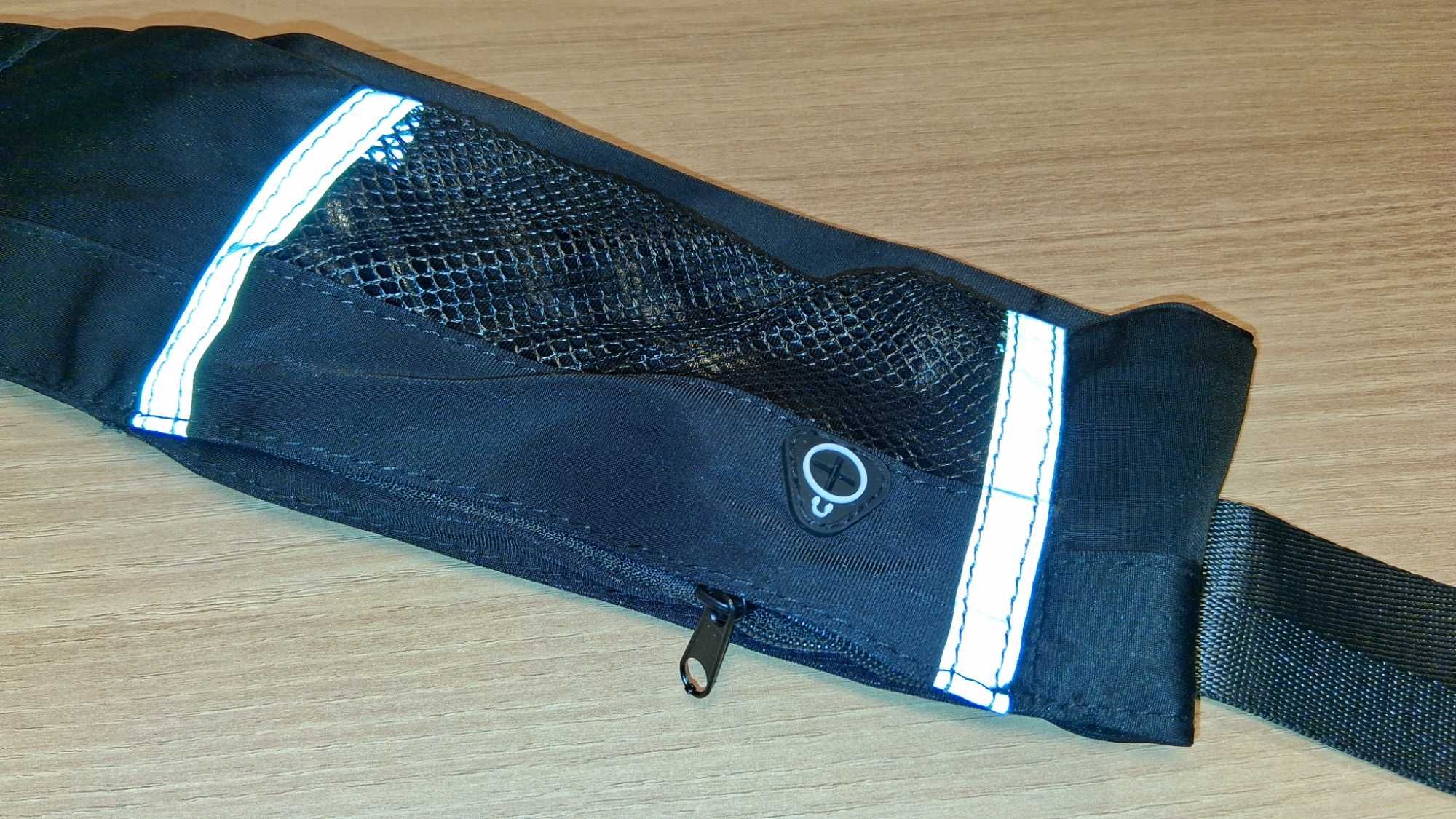 Sportowa Saszetka Na Pas Z Odblaskami I Otworem Na Kabel Słuchawkowy