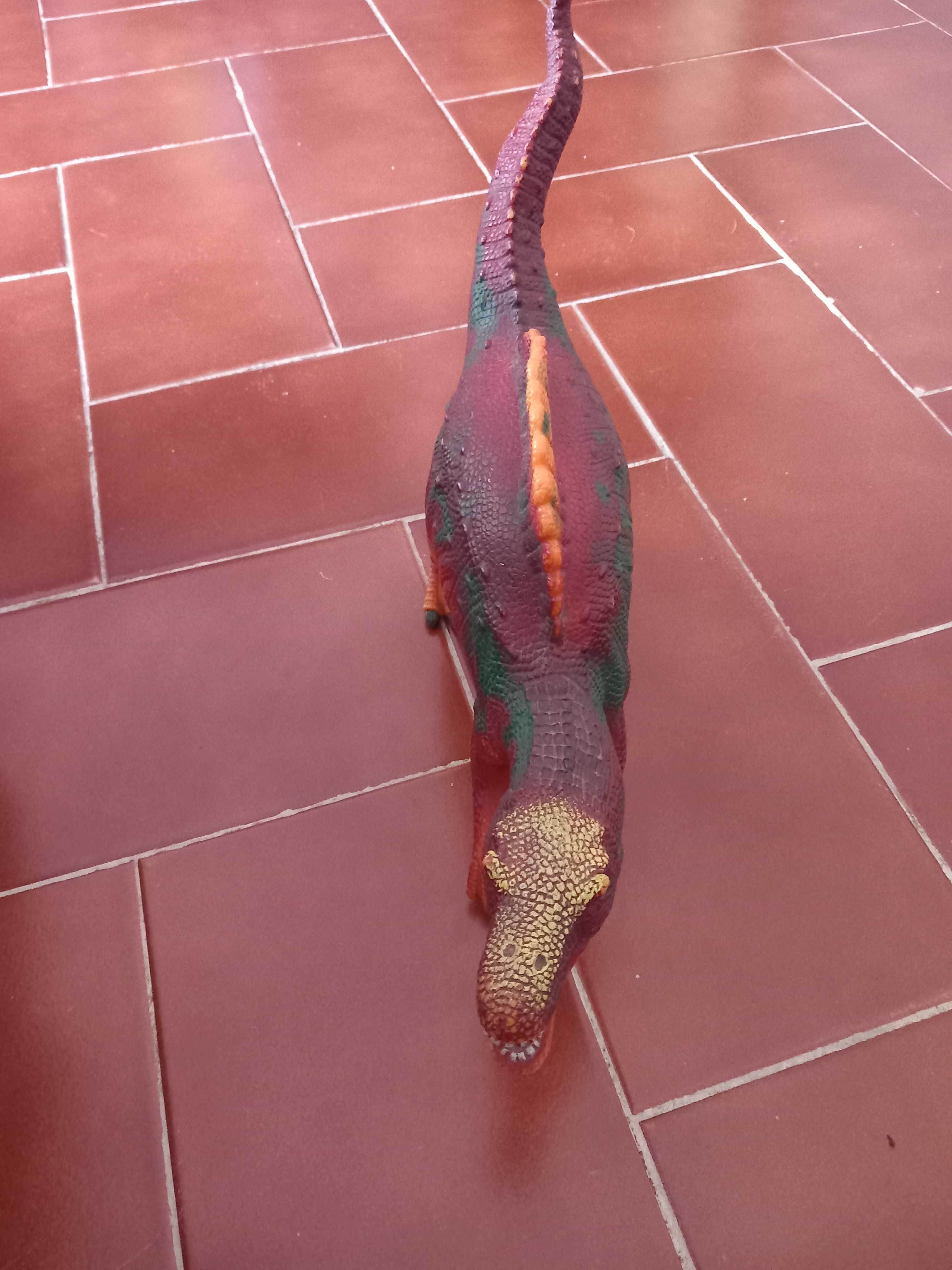 Dinossauros 25cm com som