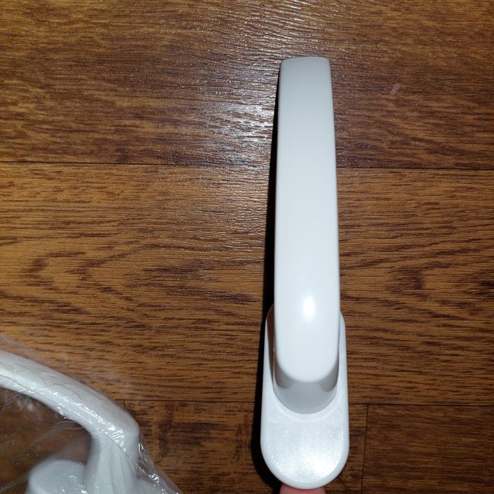 Ручка оконная новая. Ручка на металлопластиковое окно