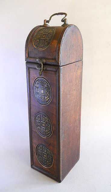 Винтажная деревянная коробка для бутылок