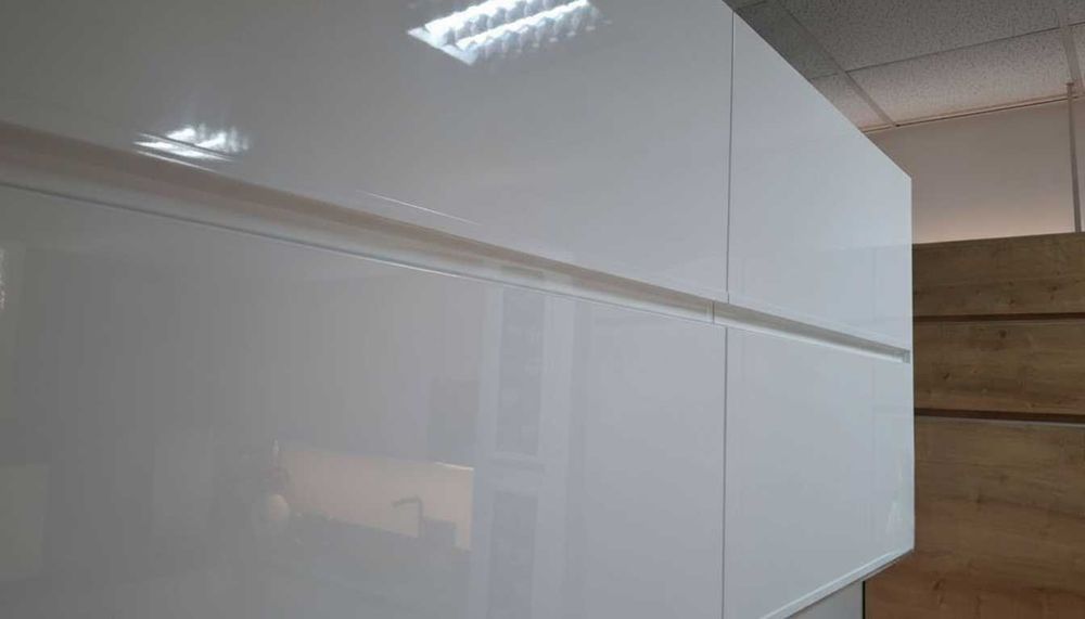 Meble kuchenne z ekspozycji Artisan/biały połysk