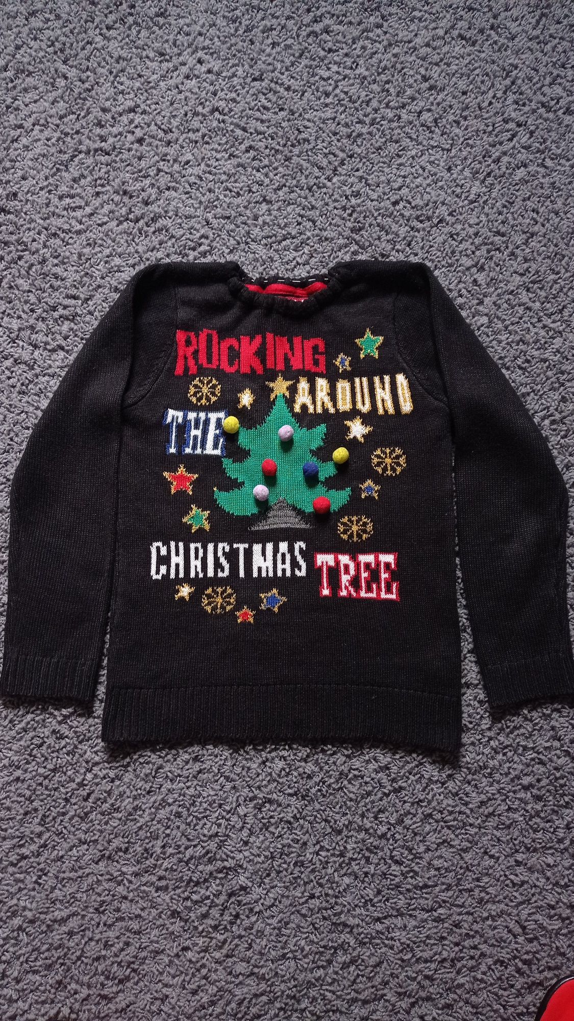 Фірмовий новорічний светр