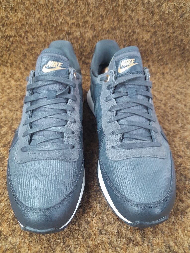 Кросівки жіночі Nike W Internationalist 41 розмір.