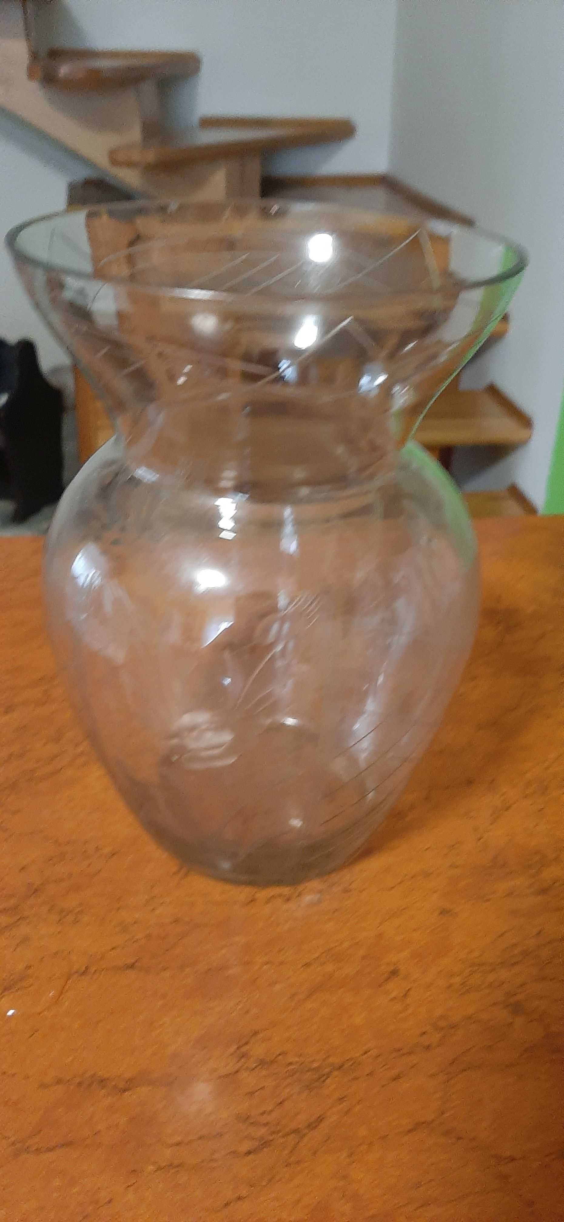 Prosty szklany wazon