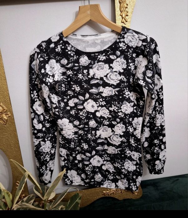 Sweterek w kwiaty z kryształkami z wiskozy 36 36 S M