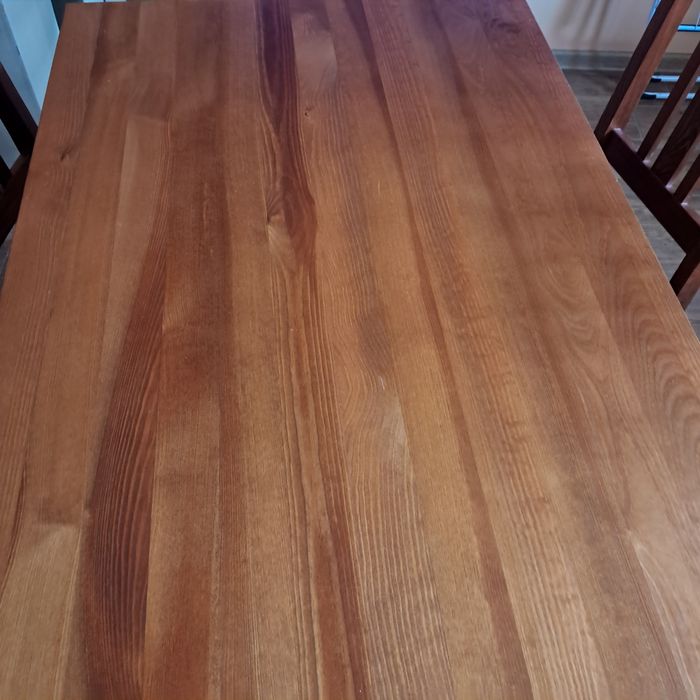 Stół 4 krzesła drewno.