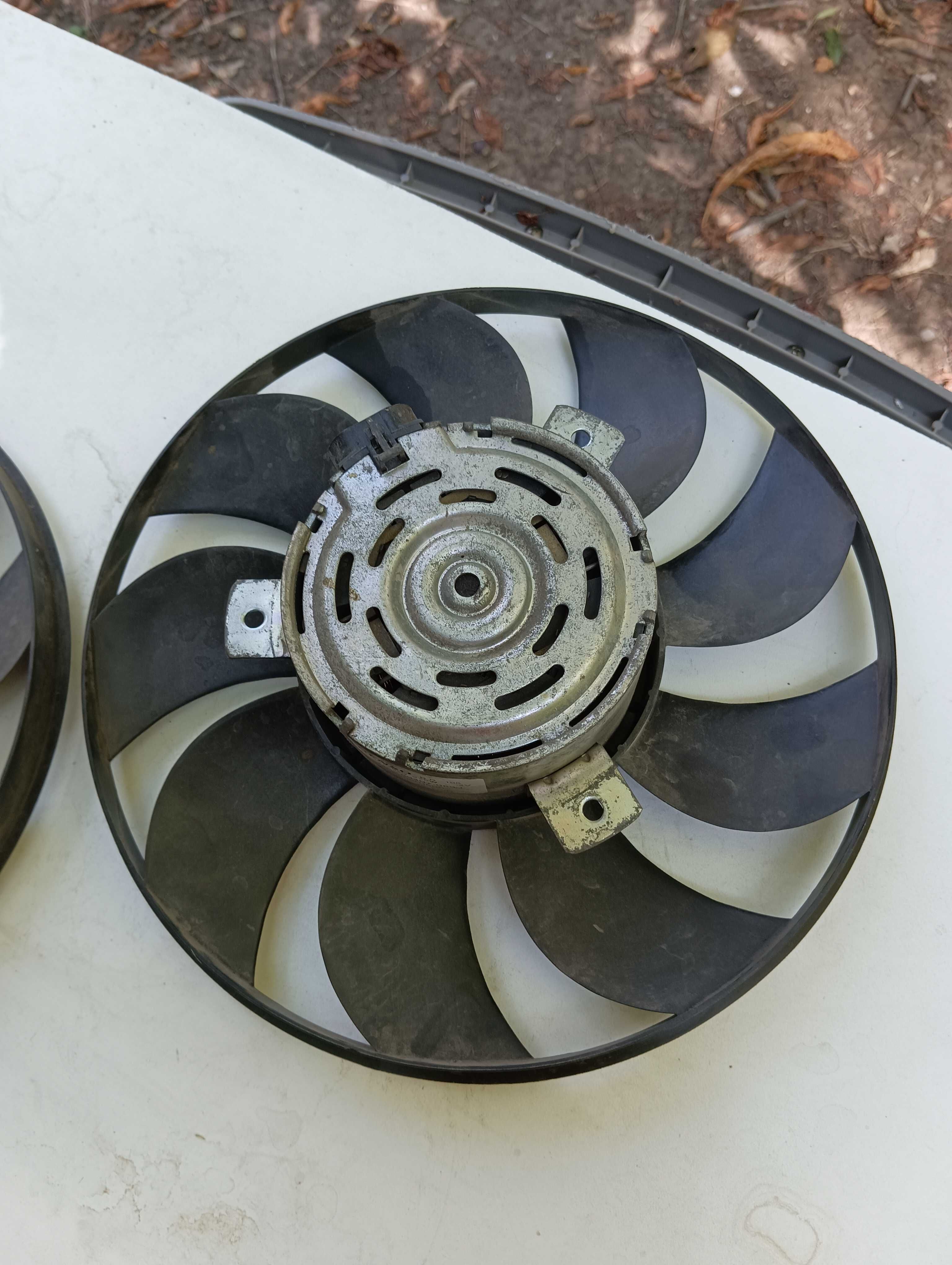 2 вентилятора охлаждения двигателя на Fiat Doblo. Отличное состояние