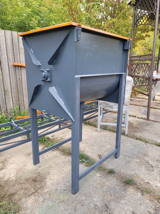 Шнековый смеситель, кормосмеситель, смешиватель комбикормов