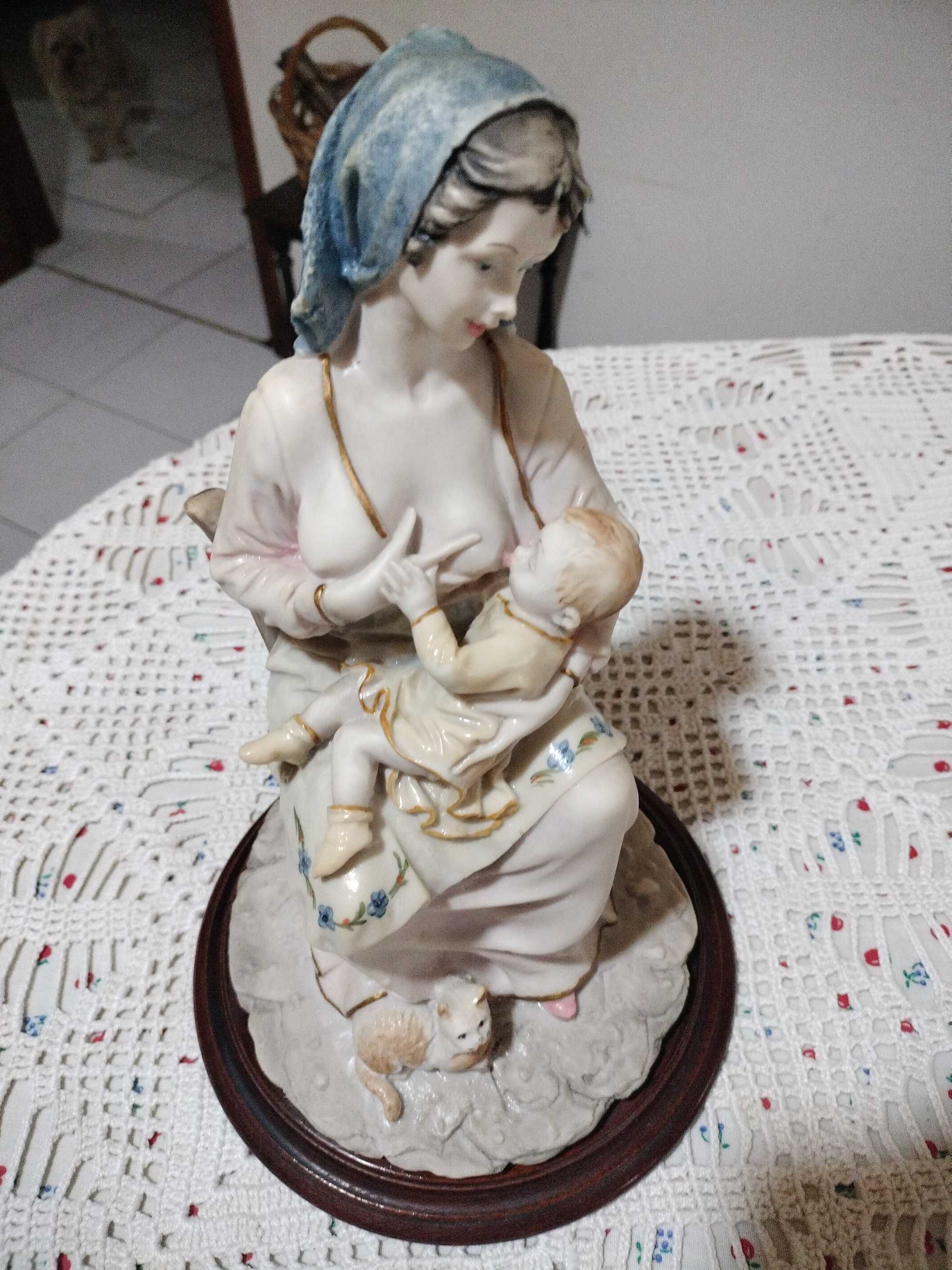 Estatueta Mulher amamentando 10 €uros