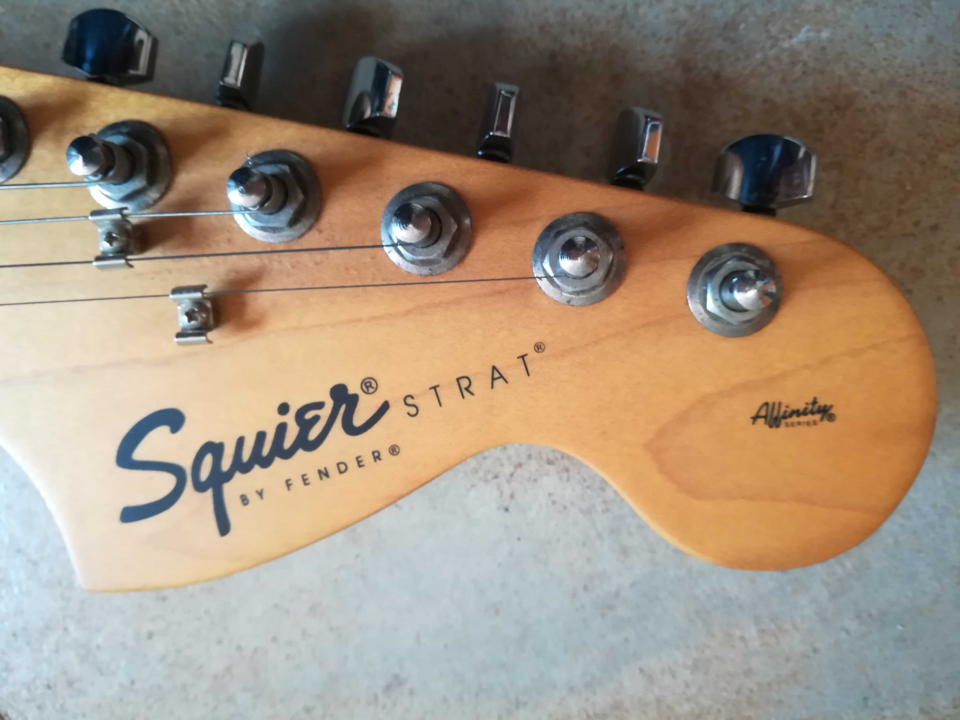 Guitarra Squier by Fender Strat Affinity Series 20th + Aplificador
