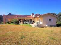 Moradia individual T3 inserida num terreno com cerca 7.000 m2 em Balas