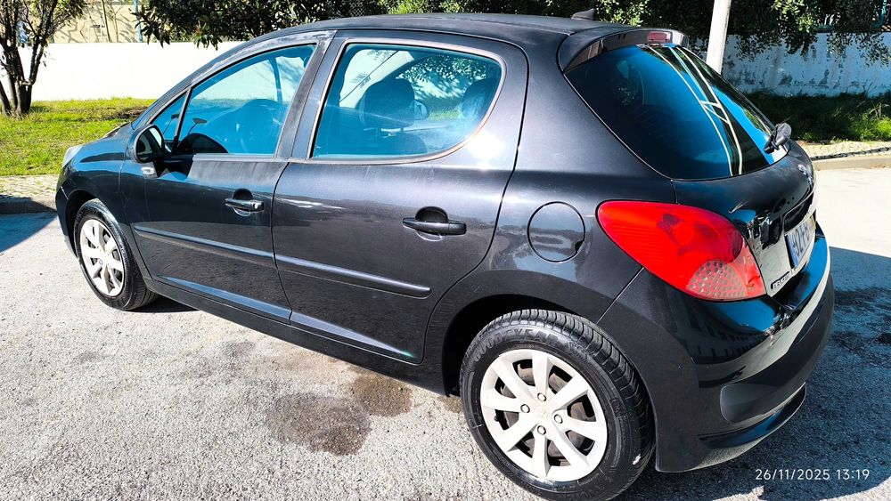 Peugeot 207 1.4 16V em bom estado 157 mil kms