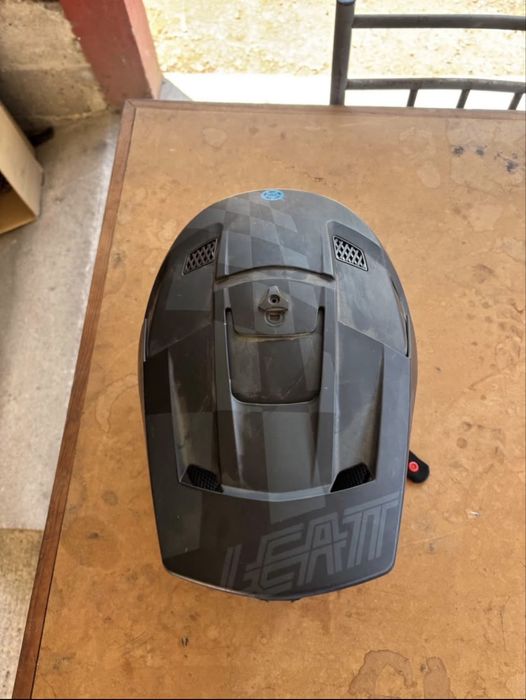 Capacete marca LEATT