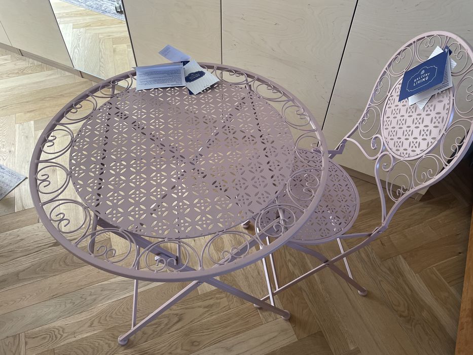 Stolik balkonowy z krzesłem w stylu vintage, pudrowy róż, balcony livi